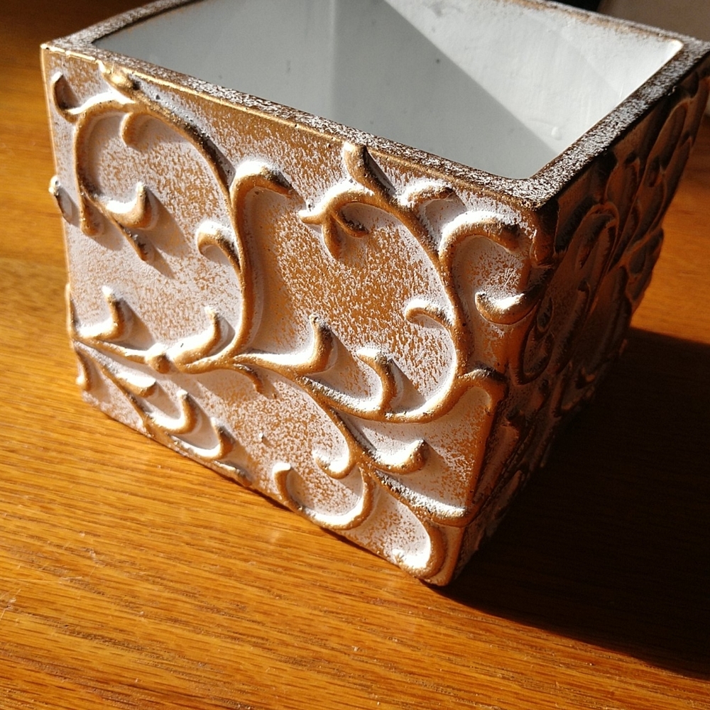 VINTAGE 1990s Ivory & Gold Pillar Candle Holder